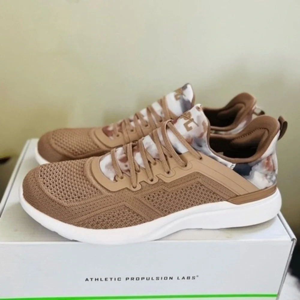 APL TechLoom Tracer Knit Training Tennis Shoe, Tie Dye/Tan, Size 11 NWT